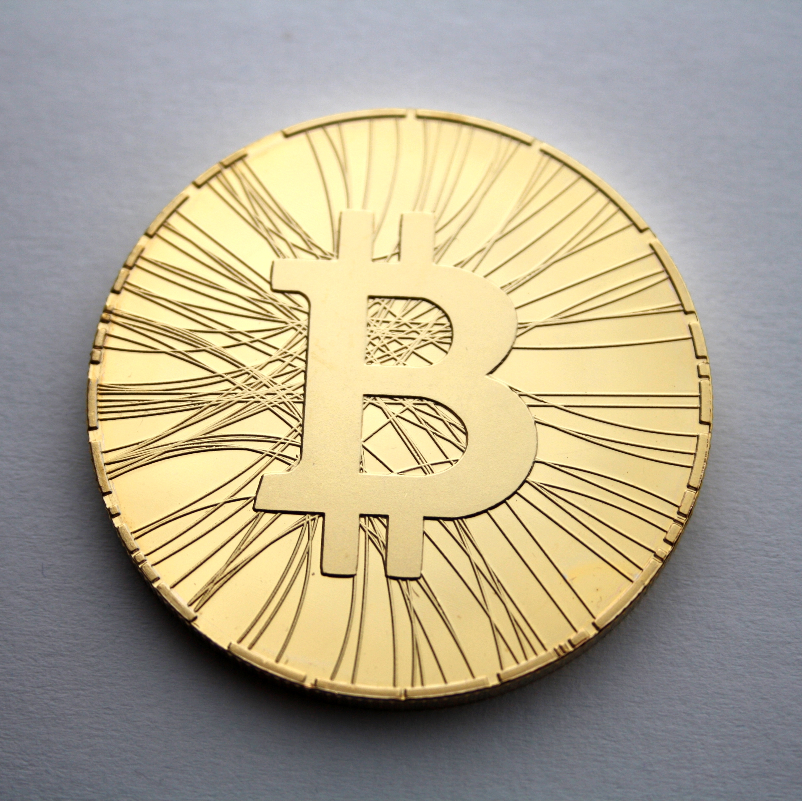 Antana Statistic Coin with a raised Bitcoin symbol and intersecting radiating lines